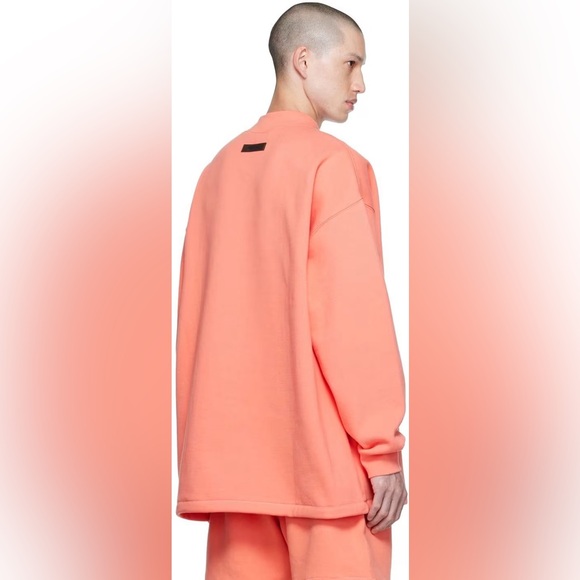 fear of god ESSENTIALS men’s relaxed crewneck sweatshirt coral pink NWT - Picture 6 of 8